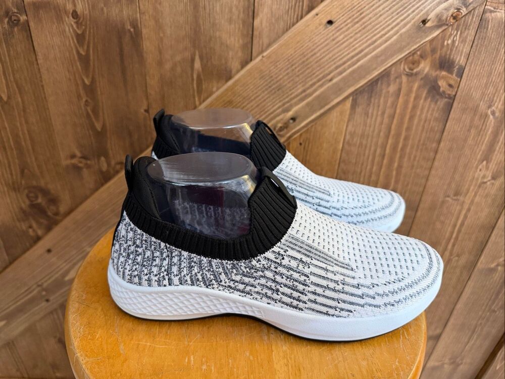 Tommy Bahama Women’s Size 7.5 Black White Knit Slip-On Sneakers